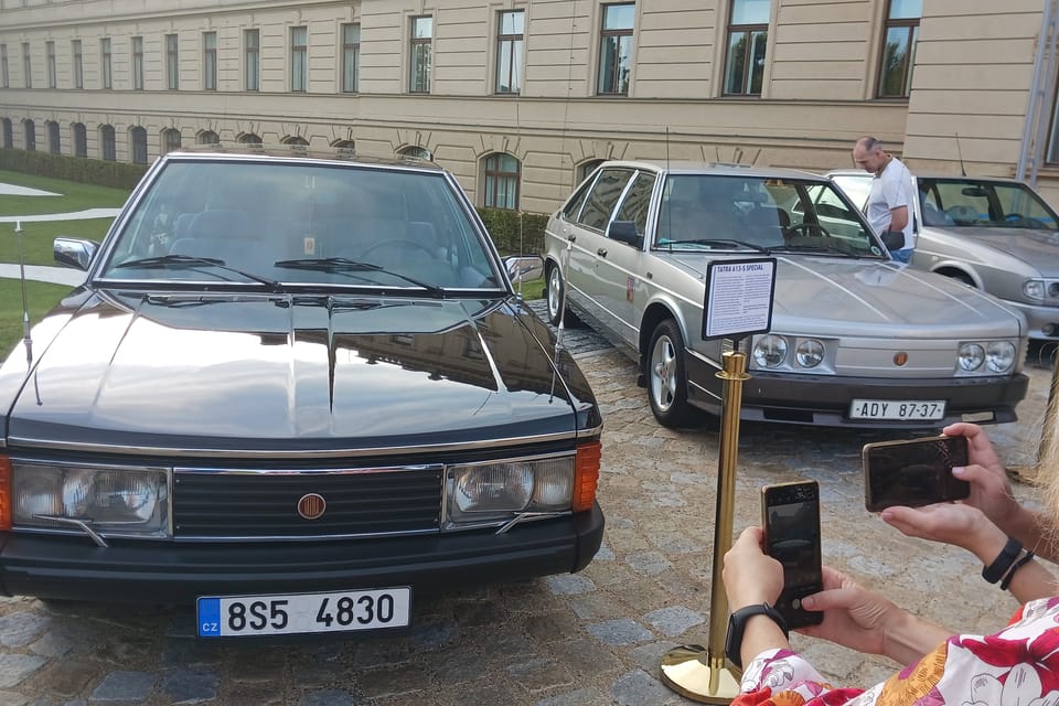 La voiture Tatra 613-S SPECIAL était utilisée par le chef des communistes, Miloš Jakeš. | Photo: Lenka Žižková, Radio Prague Int. La voiture Tatra 613-S SPECIAL était utilisée par le chef des communistes, Miloš Jakeš. | Photo: Lenka Žižková, Radio Prague Int.