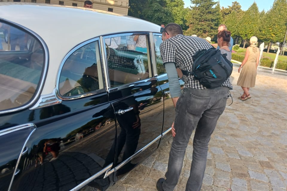 Le véhicule Tatra 603-1 a servi dans les années 1960 au ministère des Carburants et de l'Énergie | Photo: Lenka Žižková, Radio Prague Int. Le véhicule Tatra 603-1 a servi dans les années 1960 au ministère des Carburants et de l'Énergie | Photo: Lenka Žižková, Radio Prague Int.