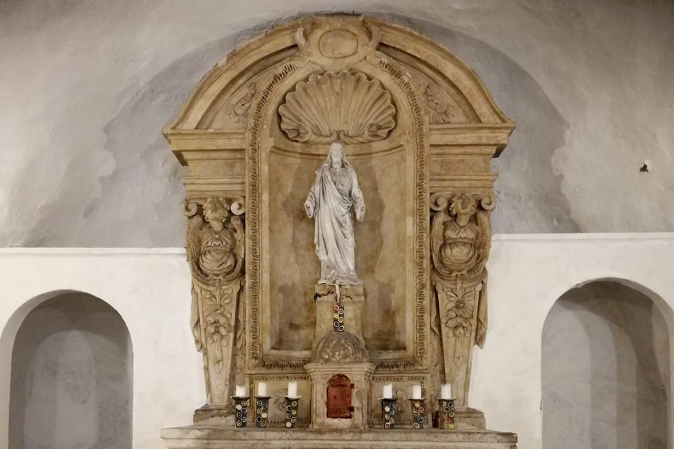 L’église dans la grotte de l'hermit Ivan | Photo: Štěpánka Budková, Radio Prague Int. L’église dans la grotte de l'hermit Ivan | Photo: Štěpánka Budková, Radio Prague Int.