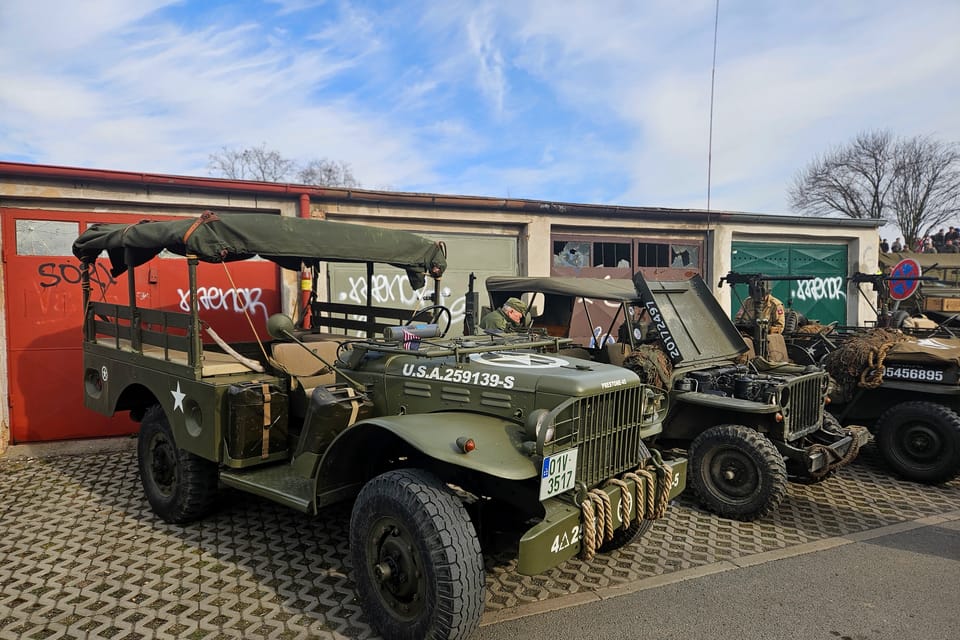 Véhicules militaires historiques | Photo: Štěpánka Budková, Radio Prague Int. Véhicules militaires historiques | Photo: Štěpánka Budková, Radio Prague Int.