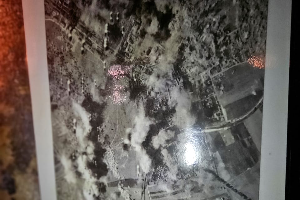 Raid aérien sur l'aéroport de Kbely, le 25 mars 1945 | Photo: Štěpánka Budková, Radio Prague Int. Raid aérien sur l'aéroport de Kbely, le 25 mars 1945 | Photo: Štěpánka Budková, Radio Prague Int.