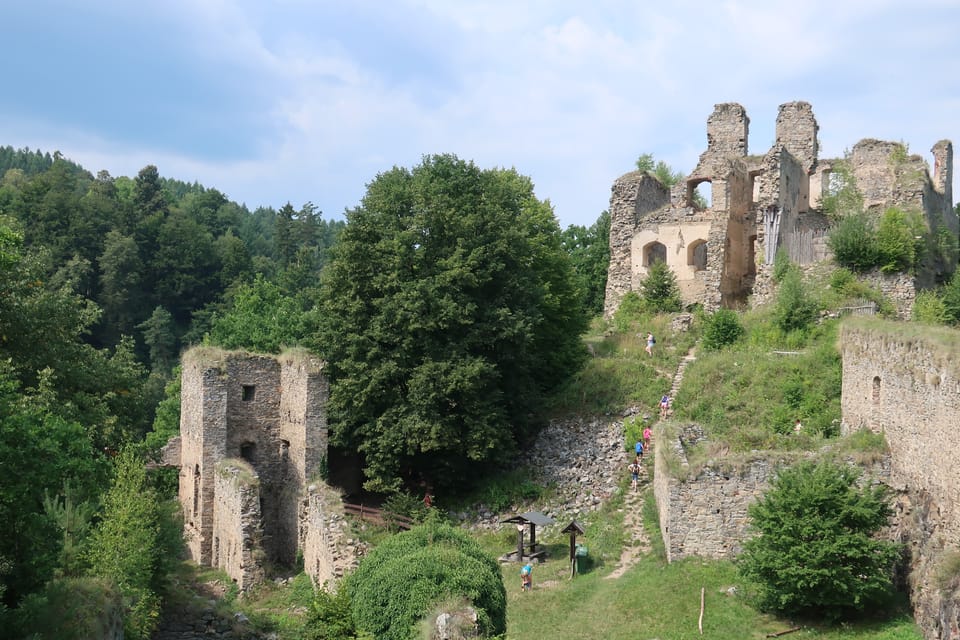 La ruine du château-fort de Dívčí kámen | Photo: Štěpánka Budková,  Radio Prague Int.