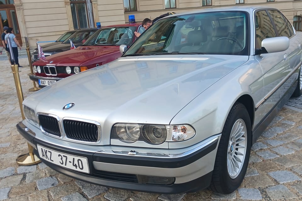 BMW 735, qui a servi le ministère de la Santé entre 2001 et 2012 | Photo: Lenka Žižková, Radio Prague Int. BMW 735, qui a servi le ministère de la Santé entre 2001 et 2012 | Photo: Lenka Žižková, Radio Prague Int.