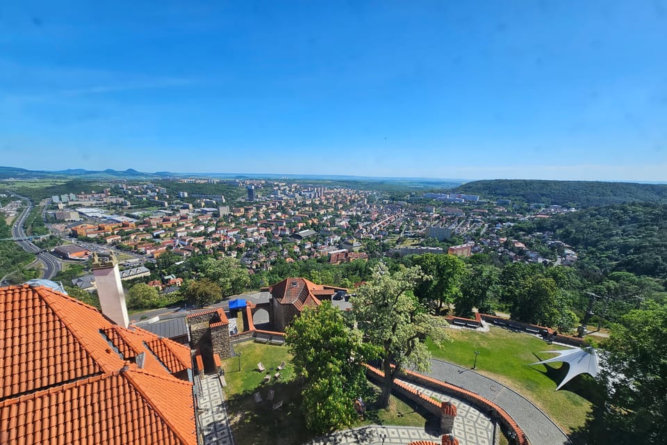 La ville de Most vue depuis la tour d'observation de Hněvín | Photo: Štěpánka Budková, Radio Prague Int. La ville de Most vue depuis la tour d'observation de Hněvín | Photo: Štěpánka Budková, Radio Prague Int.