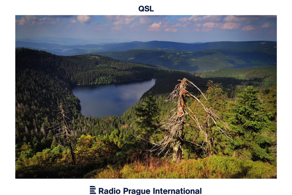 Le lac Černé jezero (le « lac noir »), dans le parc national de la Šumava ; c’est le plus grand et le plus profond des lacs tchèques (superficie : 18, 4 ha, profondeur maximale : 39, 8 m) | Photo: Pavel Ouředník, CzechTourism Le lac Černé jezero (le « lac noir »), dans le parc national de la Šumava ; c’est le plus grand et le plus profond des lacs tchèques (superficie : 18, 4 ha, profondeur maximale : 39, 8 m) | Photo: Pavel Ouředník, CzechTourism