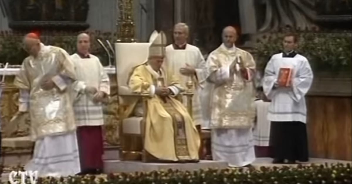 Commémoration de la canonisation de 1989 qui a précédé la révolution