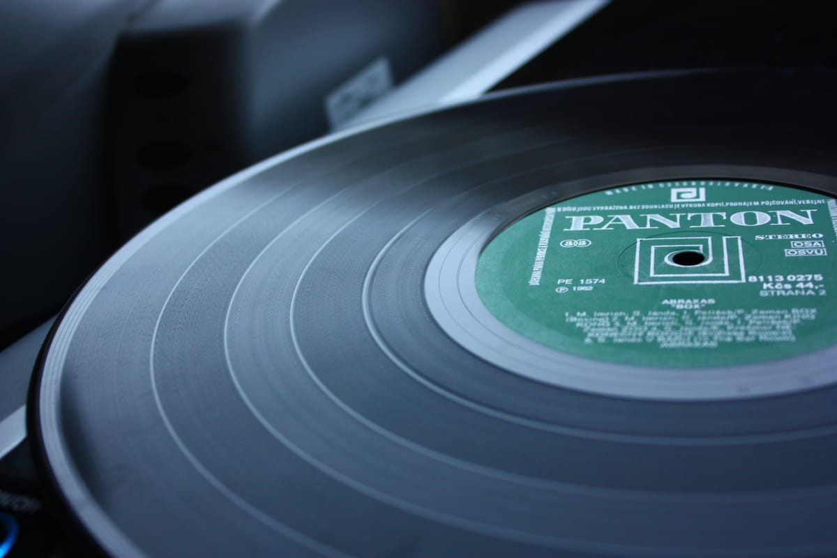 Le Disque Vinyle Revient Sous Des Formes Differentes Radio Prague International