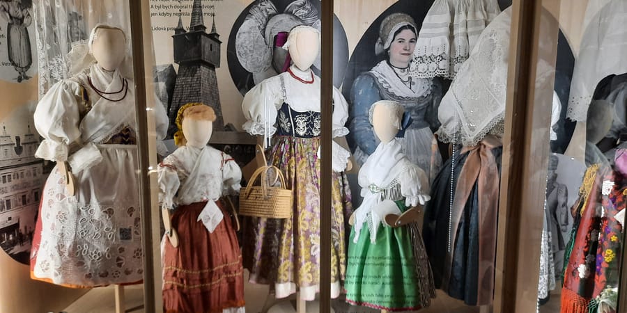 新作入荷安い『Costumes populaires et villageois de la Hollande』（手彩色入銅版画全20枚）19世紀オランダ民衆ファッションプレート集 服飾デザイン 画集
